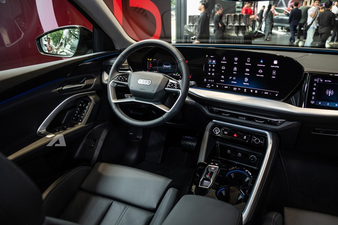 Audi Q5 thế hệ mới lần đầu lộ diện tại Việt Nam: Xác nhận ra mắt năm sau, nội thất 3 màn hình, bỏ ngỏ có phiên bản hybrid- Ảnh 15. Audi Q5 thế hệ mới lần đầu lộ diện tại Việt Nam: Xác nhận ra mắt năm sau, nội thất 3 màn hình, bỏ ngỏ có phiên bản hybrid- Ảnh 15.