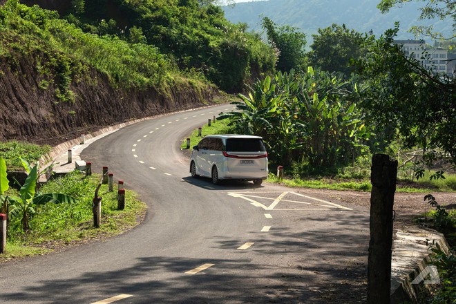 Gần 80km rời phố thị tới Kim Bôi với cảm giác tách mình trong khoang sau Lexus LM 500h- Ảnh 27.