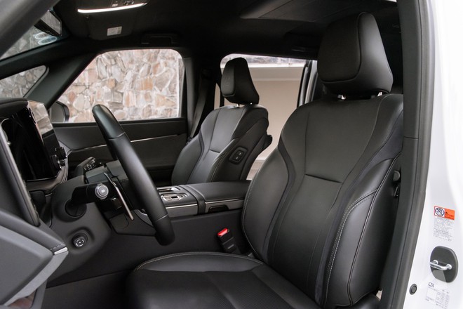 Gần 80km rời phố thị tới Kim Bôi với cảm giác tách mình trong khoang sau Lexus LM 500h- Ảnh 23.