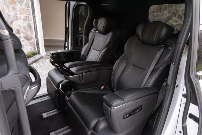 Gần 80km rời phố thị tới Kim Bôi với cảm giác tách mình trong khoang sau Lexus LM 500h- Ảnh 12.