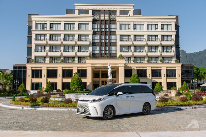 Gần 80km rời phố thị tới Kim Bôi với cảm giác tách mình trong khoang sau Lexus LM 500h- Ảnh 30.