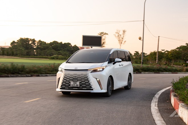 Gần 80km rời phố thị tới Kim Bôi với cảm giác tách mình trong khoang sau Lexus LM 500h- Ảnh 8.