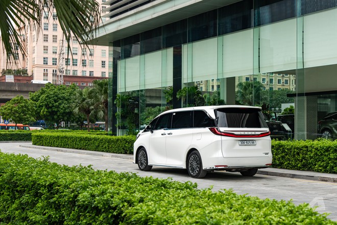 Gần 80km rời phố thị tới Kim Bôi với cảm giác tách mình trong khoang sau Lexus LM 500h- Ảnh 2.