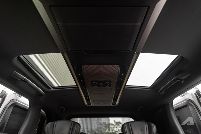 Gần 80km rời phố thị tới Kim Bôi với cảm giác tách mình trong khoang sau Lexus LM 500h- Ảnh 14.