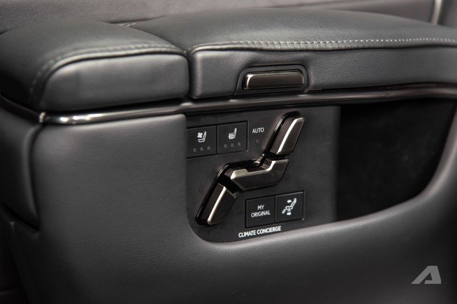 Gần 80km rời phố thị tới Kim Bôi với cảm giác tách mình trong khoang sau Lexus LM 500h- Ảnh 13.