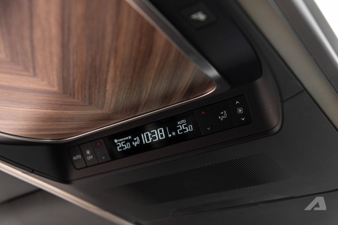 Gần 80km rời phố thị tới Kim Bôi với cảm giác tách mình trong khoang sau Lexus LM 500h- Ảnh 18.