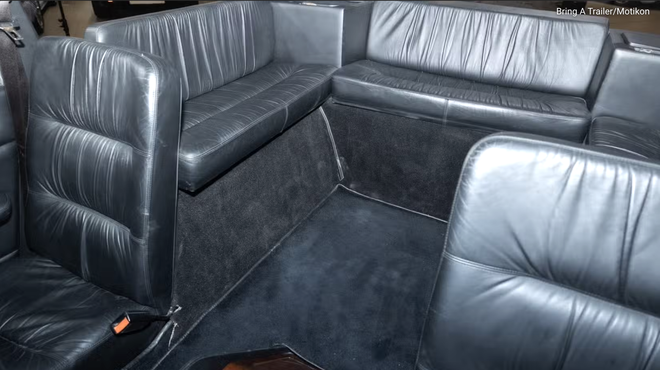 Xe Lamborghini 'siêu dị' từng thuộc về quốc vương Brunei lên sàn đấu giá: Động cơ V12, số sàn, 10 chỗ ngồi, độc nhất trên thế giới- Ảnh 4. Xe Lamborghini 'siêu dị' từng thuộc về quốc vương Brunei lên sàn đấu giá: Động cơ V12, số sàn, 10 chỗ ngồi, độc nhất trên thế giới- Ảnh 4.