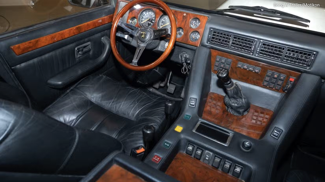 Xe Lamborghini 'siêu dị' từng thuộc về quốc vương Brunei lên sàn đấu giá: Động cơ V12, số sàn, 10 chỗ ngồi, độc nhất trên thế giới- Ảnh 3. Xe Lamborghini 'siêu dị' từng thuộc về quốc vương Brunei lên sàn đấu giá: Động cơ V12, số sàn, 10 chỗ ngồi, độc nhất trên thế giới- Ảnh 3.