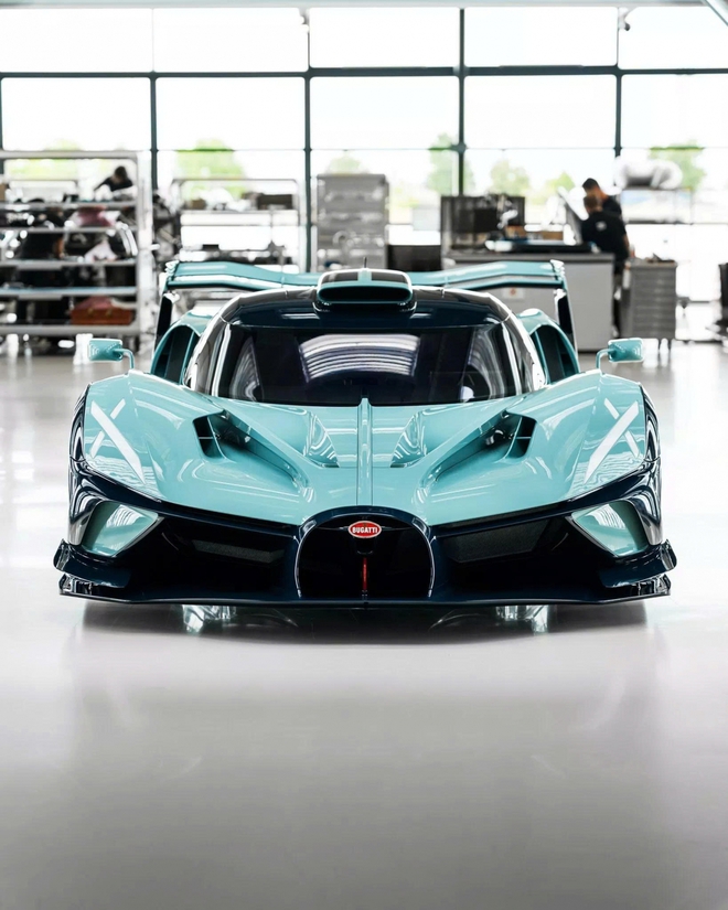 Ngắm "siêu phẩm" Bugatti Bolide cuối cùng vừa xuất xưởng- Ảnh 3. Ngắm "siêu phẩm" Bugatti Bolide cuối cùng vừa xuất xưởng- Ảnh 3.