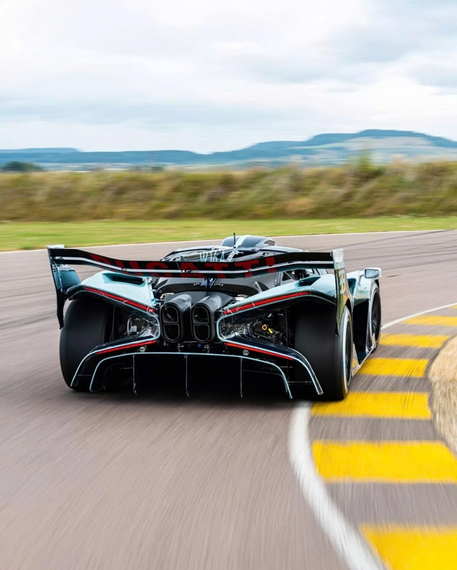 Ngắm "siêu phẩm" Bugatti Bolide cuối cùng vừa xuất xưởng- Ảnh 5. Ngắm "siêu phẩm" Bugatti Bolide cuối cùng vừa xuất xưởng- Ảnh 5.