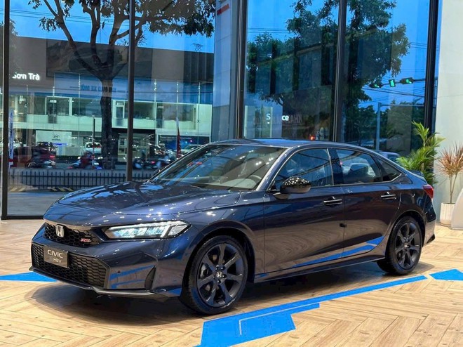 Honda Civic e:HEV RS giảm giá tới 140 triệu tại đại lý, mạnh ngang BMW 3-Series nhưng rẻ bằng một nửa- Ảnh 3. Honda Civic e:HEV RS giảm giá tới 140 triệu tại đại lý, mạnh ngang BMW 3-Series nhưng rẻ bằng một nửa- Ảnh 3.
