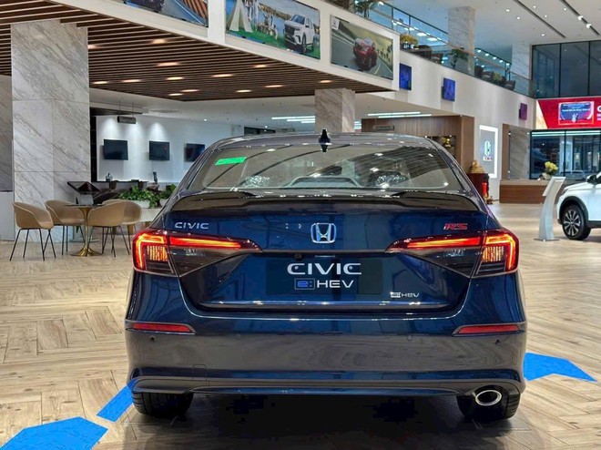 Honda Civic e:HEV RS giảm giá tới 140 triệu tại đại lý, mạnh ngang BMW 3-Series nhưng rẻ bằng một nửa- Ảnh 4. Honda Civic e:HEV RS giảm giá tới 140 triệu tại đại lý, mạnh ngang BMW 3-Series nhưng rẻ bằng một nửa- Ảnh 4.