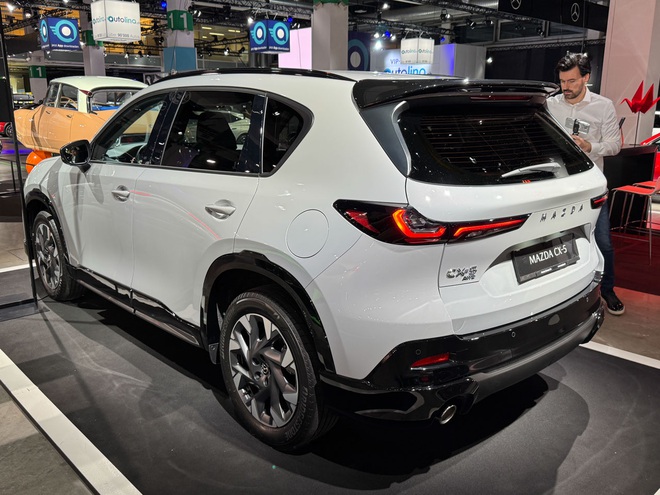 Mazda CX-5 đời mới, CX-90, CX-60 đầu tiên xuất hiện tại Việt Nam: Xe đã có mặt ở showroom, dễ ra mắt ngay ngày 11/12 tới- Ảnh 5. Mazda CX-5 đời mới, CX-90, CX-60 đầu tiên xuất hiện tại Việt Nam: Xe đã có mặt ở showroom, dễ ra mắt ngay ngày 11/12 tới- Ảnh 5.
