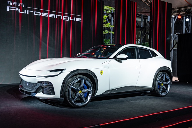 Lisa BLACKPINK khoe mới tậu Ferrari Purosangue: Chỉ xe đ&atilde; &iacute;t nhất 40 tỷ, c&ograve;n th&ecirc;m g&oacute;i trang bị chất chơi- Ảnh 3.