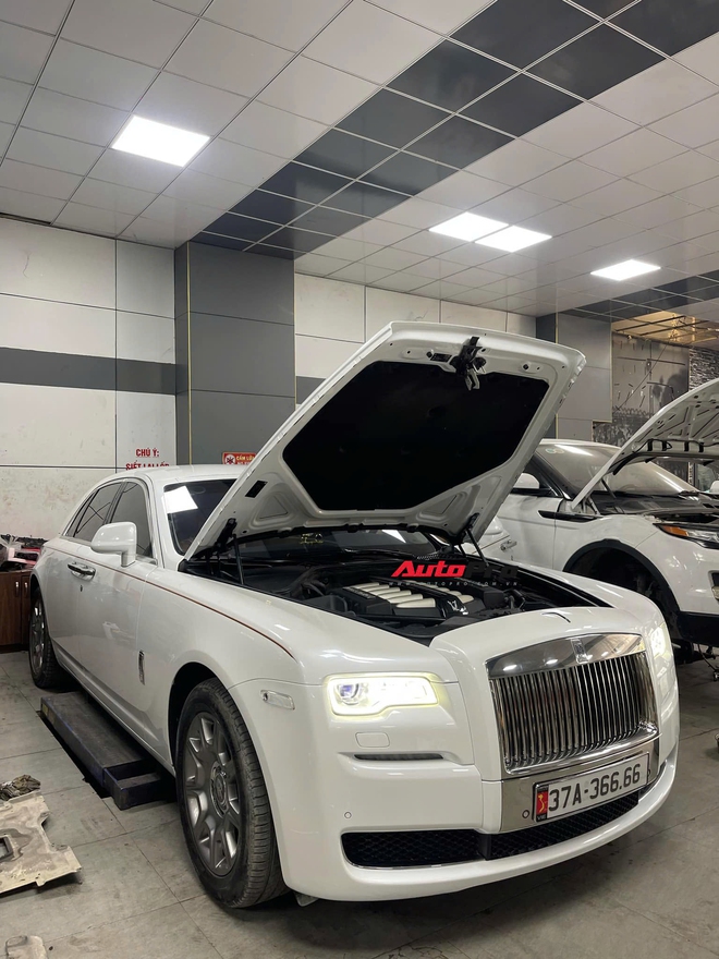 Đại gia Nghệ An tậu Rolls-Royce Ghost hậu chia tay Lamborghini Huracan: Chạy siêu xe đường dài bị mệt nên đổi sang xe siêu sang, mua gần 15 tỷ đồng, có thể đổi trong tương lai- Ảnh 3. Đại gia Nghệ An tậu Rolls-Royce Ghost hậu chia tay Lamborghini Huracan: Chạy siêu xe đường dài bị mệt nên đổi sang xe siêu sang, mua gần 15 tỷ đồng, có thể đổi trong tương lai- Ảnh 3.