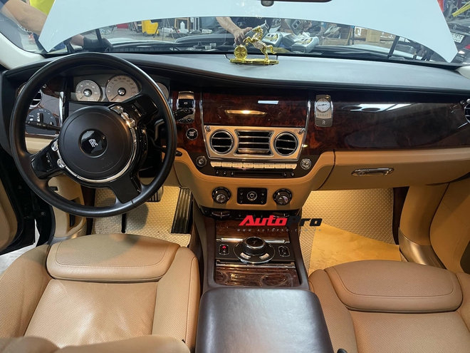 Đại gia Nghệ An tậu Rolls-Royce Ghost hậu chia tay Lamborghini Huracan: Chạy siêu xe đường dài bị mệt nên đổi sang xe siêu sang, mua gần 15 tỷ đồng, có thể đổi trong tương lai- Ảnh 10. Đại gia Nghệ An tậu Rolls-Royce Ghost hậu chia tay Lamborghini Huracan: Chạy siêu xe đường dài bị mệt nên đổi sang xe siêu sang, mua gần 15 tỷ đồng, có thể đổi trong tương lai- Ảnh 10.