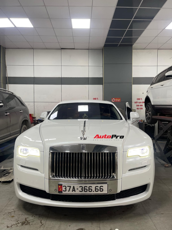 Đại gia Nghệ An tậu Rolls-Royce Ghost hậu chia tay Lamborghini Huracan: Chạy siêu xe đường dài bị mệt nên đổi sang xe siêu sang, mua gần 15 tỷ đồng, có thể đổi trong tương lai- Ảnh 7. Đại gia Nghệ An tậu Rolls-Royce Ghost hậu chia tay Lamborghini Huracan: Chạy siêu xe đường dài bị mệt nên đổi sang xe siêu sang, mua gần 15 tỷ đồng, có thể đổi trong tương lai- Ảnh 7.
