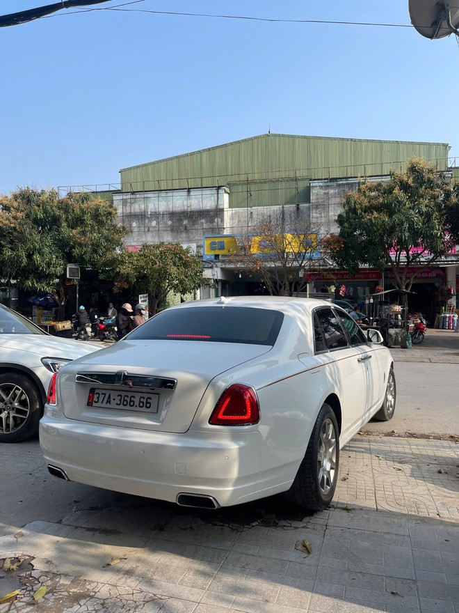 Đại gia Nghệ An tậu Rolls-Royce Ghost hậu chia tay Lamborghini Huracan: Chạy siêu xe đường dài bị mệt nên đổi sang xe siêu sang, mua gần 15 tỷ đồng, có thể đổi trong tương lai- Ảnh 8. Đại gia Nghệ An tậu Rolls-Royce Ghost hậu chia tay Lamborghini Huracan: Chạy siêu xe đường dài bị mệt nên đổi sang xe siêu sang, mua gần 15 tỷ đồng, có thể đổi trong tương lai- Ảnh 8.