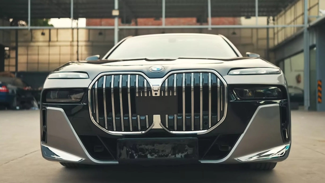 Chiếc BMW 7-Series đẹp long lanh này thực chất đã 15 năm tuổi, các chi tiết bên hông tiết lộ sự thật- Ảnh 8.