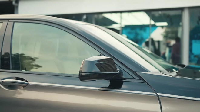Chiếc BMW 7-Series đẹp long lanh này thực chất đã 15 năm tuổi, các chi tiết bên hông tiết lộ sự thật- Ảnh 9.