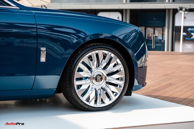 Ra mắt Rolls-Royce Ghost Series II giá từ 34,9 tỷ đồng: ‘Thảm bay’ của giới đại gia Việt- Ảnh 15.