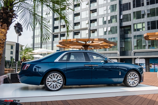 Ra mắt Rolls-Royce Ghost Series II giá từ 34,9 tỷ đồng: ‘Thảm bay’ của giới đại gia Việt- Ảnh 16.