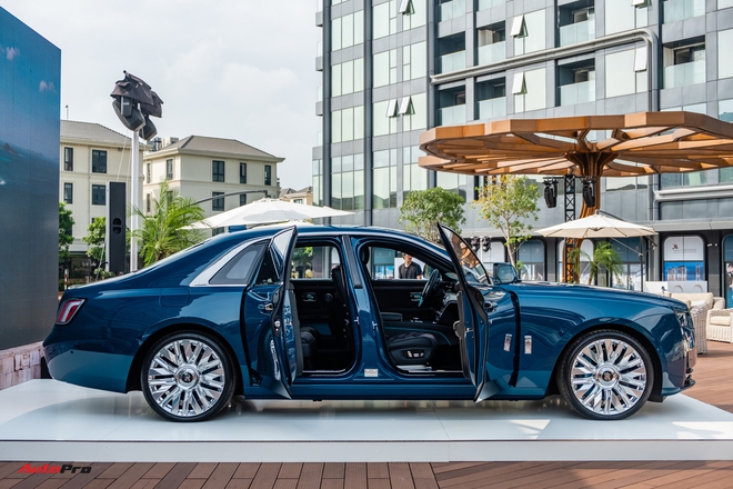 Ra mắt Rolls-Royce Ghost Series II giá từ 34,9 tỷ đồng: ‘Thảm bay’ của giới đại gia Việt- Ảnh 18.