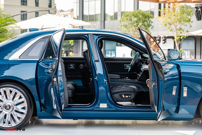 Ra mắt Rolls-Royce Ghost Series II giá từ 34,9 tỷ đồng: ‘Thảm bay’ của giới đại gia Việt- Ảnh 19.