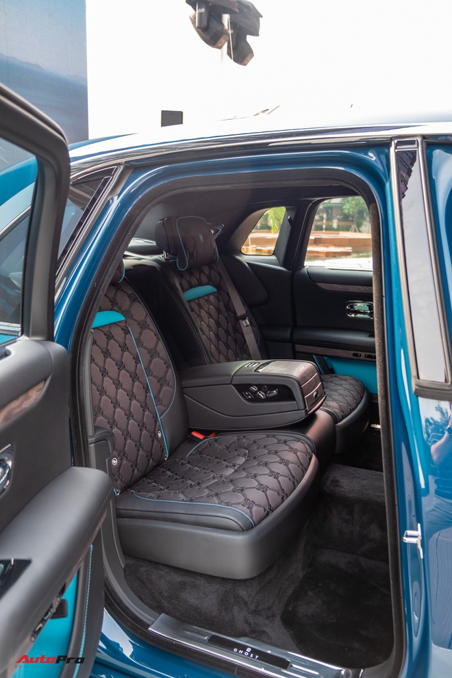 Ra mắt Rolls-Royce Ghost Series II giá từ 34,9 tỷ đồng: ‘Thảm bay’ của giới đại gia Việt- Ảnh 28.