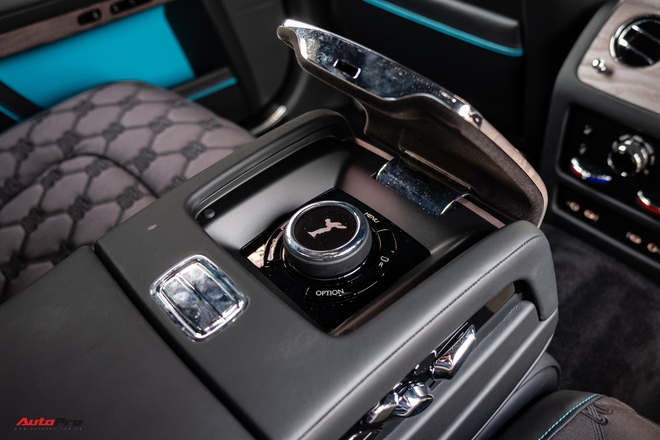 Ra mắt Rolls-Royce Ghost Series II giá từ 34,9 tỷ đồng: ‘Thảm bay’ của giới đại gia Việt- Ảnh 30.