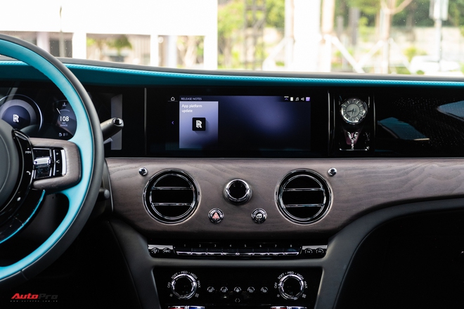 Ra mắt Rolls-Royce Ghost Series II giá từ 34,9 tỷ đồng: ‘Thảm bay’ của giới đại gia Việt- Ảnh 24.