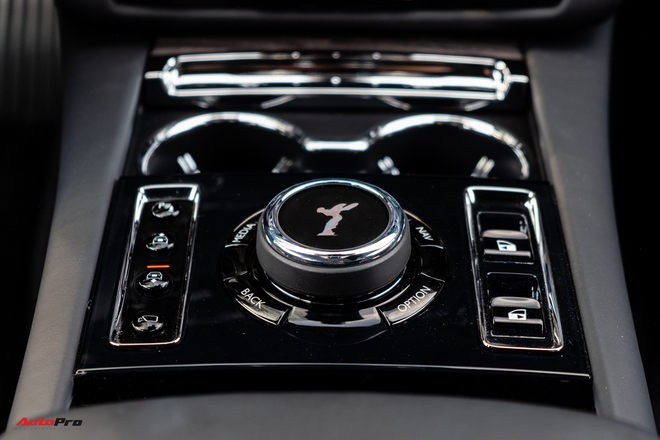 Ra mắt Rolls-Royce Ghost Series II giá từ 34,9 tỷ đồng: ‘Thảm bay’ của giới đại gia Việt- Ảnh 26.