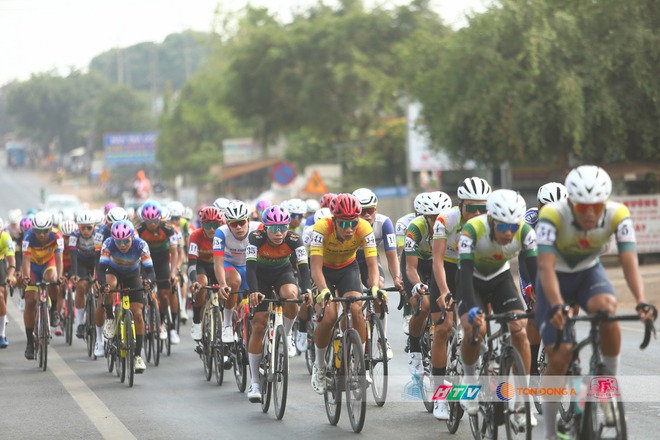 Cúp Truyền hình TP.HCM 2025: Loic Desriac giành chiến thắng chặng thứ hai- Ảnh 2. Cúp Truyền hình TP.HCM 2025: Loic Desriac giành chiến thắng chặng thứ hai- Ảnh 2.