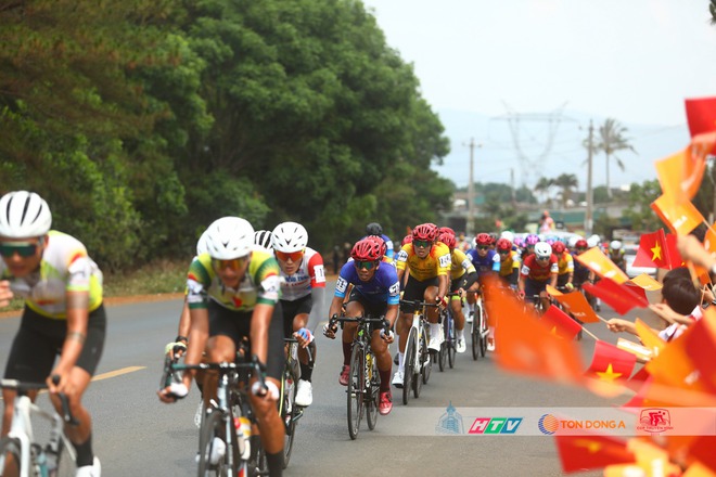 Cúp Truyền hình TP.HCM 2025: Loic Desriac giành chiến thắng chặng thứ hai- Ảnh 4. Cúp Truyền hình TP.HCM 2025: Loic Desriac giành chiến thắng chặng thứ hai- Ảnh 4.