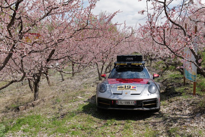 Mua Porsche 911 Dakar không đi 2 năm, chủ xe bán lại lãi 2,5 tỷ đồng- Ảnh 4.