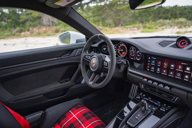 Mua Porsche 911 Dakar không đi 2 năm, chủ xe bán lại lãi 2,5 tỷ đồng- Ảnh 8.