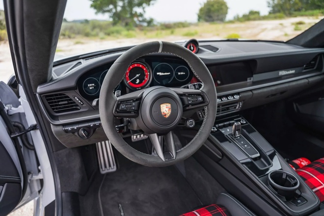 Mua Porsche 911 Dakar không đi 2 năm, chủ xe bán lại lãi 2,5 tỷ đồng- Ảnh 7.