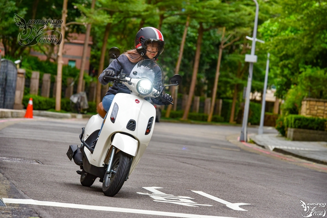 Ở Việt Nam có 2 mẫu xe tay ga vừa ra mắt: Một mẫu ăn xăng 1,9L/100km, một mẫu khỏe gấp 3 lần Vision- Ảnh 1.