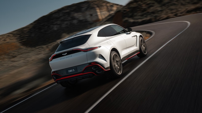 Nếu Aston Martin DBX chưa đủ mạnh thì bản này sẽ khiến bạn ‘nhấc người’: Tăng tốc 0-100km/h chỉ 3,3 giây dù nặng 2,2 tấn- Ảnh 10. Nếu Aston Martin DBX chưa đủ mạnh thì bản này sẽ khiến bạn ‘nhấc người’: Tăng tốc 0-100km/h chỉ 3,3 giây dù nặng 2,2 tấn- Ảnh 10.
