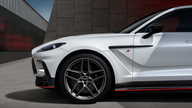 Nếu Aston Martin DBX chưa đủ mạnh thì bản này sẽ khiến bạn ‘nhấc người’: Tăng tốc 0-100km/h chỉ 3,3 giây dù nặng 2,2 tấn- Ảnh 8. Nếu Aston Martin DBX chưa đủ mạnh thì bản này sẽ khiến bạn ‘nhấc người’: Tăng tốc 0-100km/h chỉ 3,3 giây dù nặng 2,2 tấn- Ảnh 8.