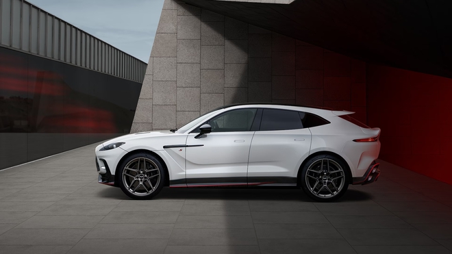 Nếu Aston Martin DBX chưa đủ mạnh thì bản này sẽ khiến bạn ‘nhấc người’: Tăng tốc 0-100km/h chỉ 3,3 giây dù nặng 2,2 tấn- Ảnh 7. Nếu Aston Martin DBX chưa đủ mạnh thì bản này sẽ khiến bạn ‘nhấc người’: Tăng tốc 0-100km/h chỉ 3,3 giây dù nặng 2,2 tấn- Ảnh 7.