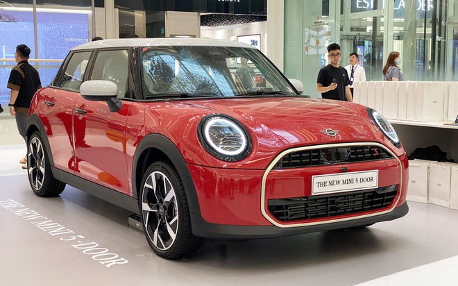 Loạt xe ra mắt Việt Nam tháng 4: Tổng giá trị hơn 75 tỷ đồng, đủ xe phổ thông đến siêu xe, đủ xe xăng đến xe điện- Ảnh 15.