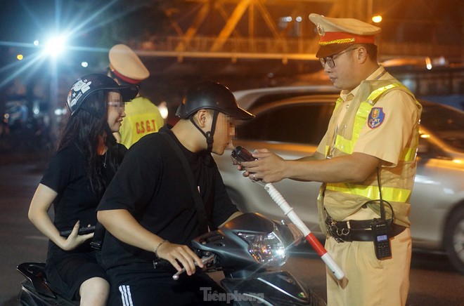 H&agrave; Nội: Uống 4 cốc bia xong đi giao h&agrave;ng cho vợ, nam t&agrave;i xế xe m&aacute;y bị phạt nặng- Ảnh 2.