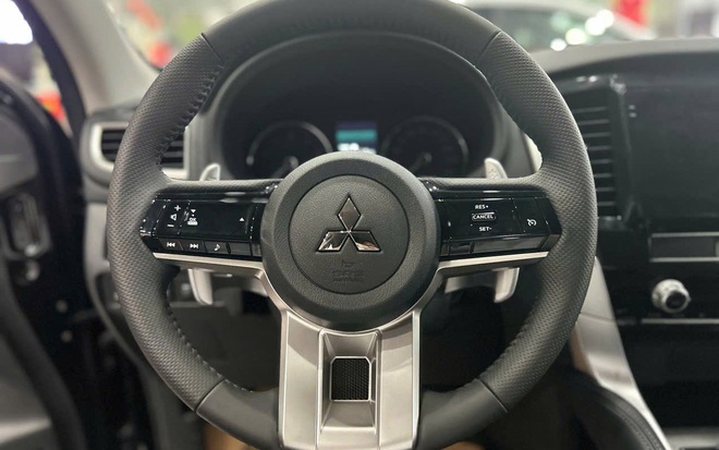 Mitsubishi Pajero Sport 2025 giảm giá còn 1,13 tỷ đồng, đại lý bù thêm nhiều ‘option’ khuyết thiếu cạnh tranh Everest- Ảnh 7. Mitsubishi Pajero Sport 2025 giảm giá còn 1,13 tỷ đồng, đại lý bù thêm nhiều ‘option’ khuyết thiếu cạnh tranh Everest- Ảnh 7.