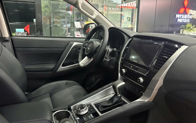 Mitsubishi Pajero Sport 2025 giảm giá còn 1,13 tỷ đồng, đại lý bù thêm nhiều ‘option’ khuyết thiếu cạnh tranh Everest- Ảnh 8. Mitsubishi Pajero Sport 2025 giảm giá còn 1,13 tỷ đồng, đại lý bù thêm nhiều ‘option’ khuyết thiếu cạnh tranh Everest- Ảnh 8.