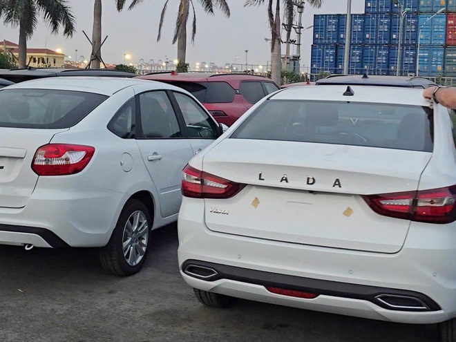 Ảnh thực tế lô ô tô Nga giá dự kiến từ 360 triệu đồng đã về Việt Nam: Có SUV kiểu Jimny, sedan cùng cỡ Attrage- Ảnh 7. Ảnh thực tế lô ô tô Nga giá dự kiến từ 360 triệu đồng đã về Việt Nam: Có SUV kiểu Jimny, sedan cùng cỡ Attrage- Ảnh 7.
