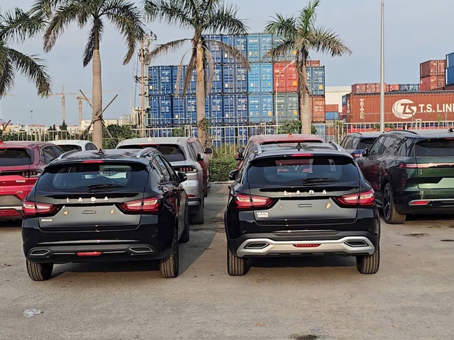 Ảnh thực tế lô ô tô Nga giá dự kiến từ 360 triệu đồng đã về Việt Nam: Có SUV kiểu Jimny, sedan cùng cỡ Attrage- Ảnh 4. Ảnh thực tế lô ô tô Nga giá dự kiến từ 360 triệu đồng đã về Việt Nam: Có SUV kiểu Jimny, sedan cùng cỡ Attrage- Ảnh 4.