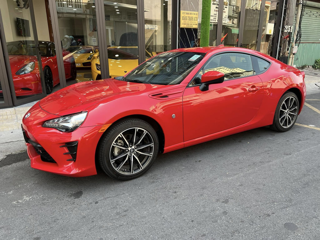 Trải nghiệm nhanh Toyota 86 sau nâng cấp, Cường 'đô-la' bộc bạch: ‘Mới cầm lái đúng 3 lần nhưng đây là một chiếc xe cho mình cảm giác thỏa mãn'- Ảnh 4. Trải nghiệm nhanh Toyota 86 sau nâng cấp, Cường 'đô-la' bộc bạch: ‘Mới cầm lái đúng 3 lần nhưng đây là một chiếc xe cho mình cảm giác thỏa mãn'- Ảnh 4.