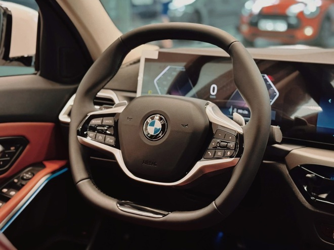 3 bản BMW 3 Series 2025 có giá tại đại lý: Từ 1,549 tỷ đồng, nâng cấp công nghệ nhưng cắt một thứ đắt tiền mà C-Class vừa thêm- Ảnh 5. 3 bản BMW 3 Series 2025 có giá tại đại lý: Từ 1,549 tỷ đồng, nâng cấp công nghệ nhưng cắt một thứ đắt tiền mà C-Class vừa thêm- Ảnh 5.