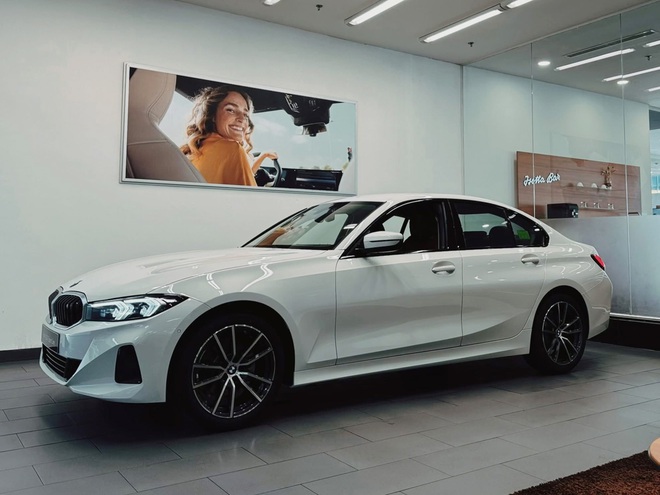 3 bản BMW 3 Series 2025 có giá tại đại lý: Từ 1,549 tỷ đồng, nâng cấp công nghệ nhưng cắt một thứ đắt tiền mà C-Class vừa thêm- Ảnh 3. 3 bản BMW 3 Series 2025 có giá tại đại lý: Từ 1,549 tỷ đồng, nâng cấp công nghệ nhưng cắt một thứ đắt tiền mà C-Class vừa thêm- Ảnh 3.